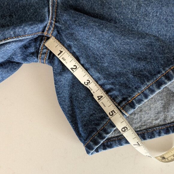Levi's 501 Mid-Thigh Shorts - Size 28 - Medium Wash - Picture 5 of 10